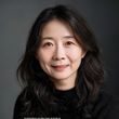 调教母狗训练中心宠物心理咨询顾问陈晓梅的亲切形象照，温柔的眼神与专业的气质完美融合，彰显其对宠物心理研究的热爱